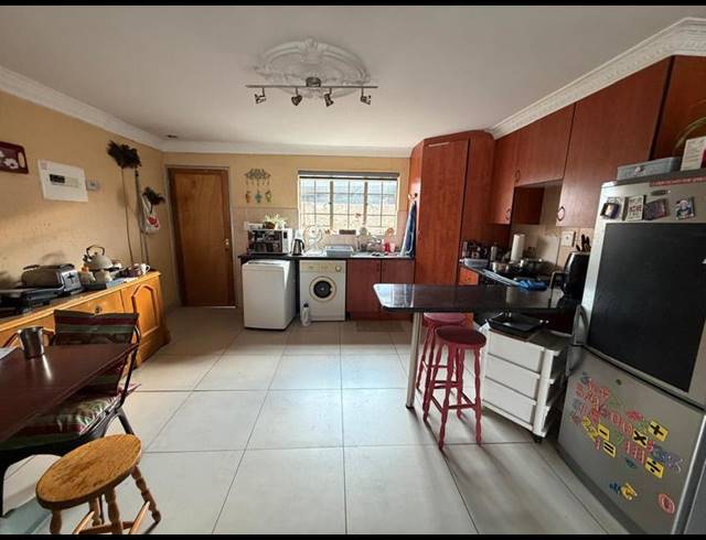 4 BEDROOM HOUSE FOR SALE IN SONNEVELD